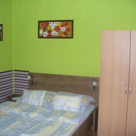 Pleiveisz Apartman Sarvar Exterior photo